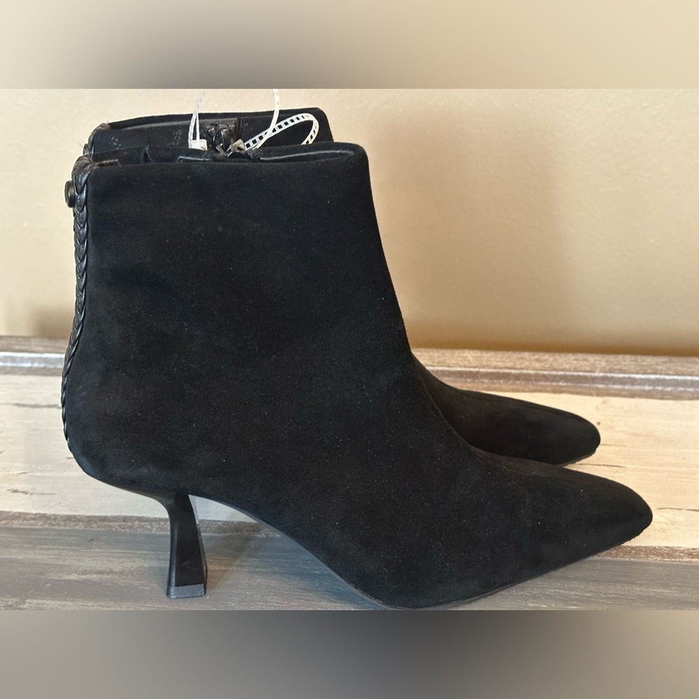 Donald Pliner Womens Baltimor Black Suede Pointed Toe Kitten Heel Ankle Boot 6.5